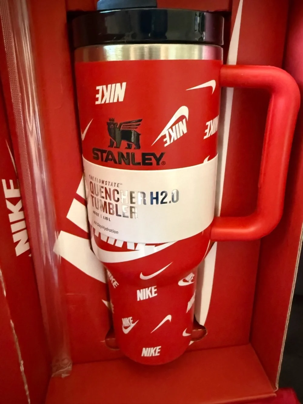 New Stanley 40oz Nike Red Stanley Love Shack with Box Dust Bag Straw and Topper - Picture 2 of 9
